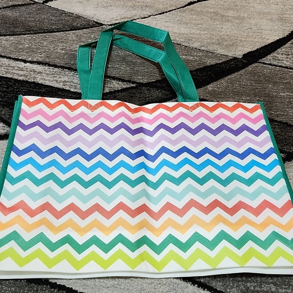 REUSABLE RAINBOW ZIGZAG BAG BATH BOMB HEART-SHAPED SOAP FACE & PEDICURE SET PRF